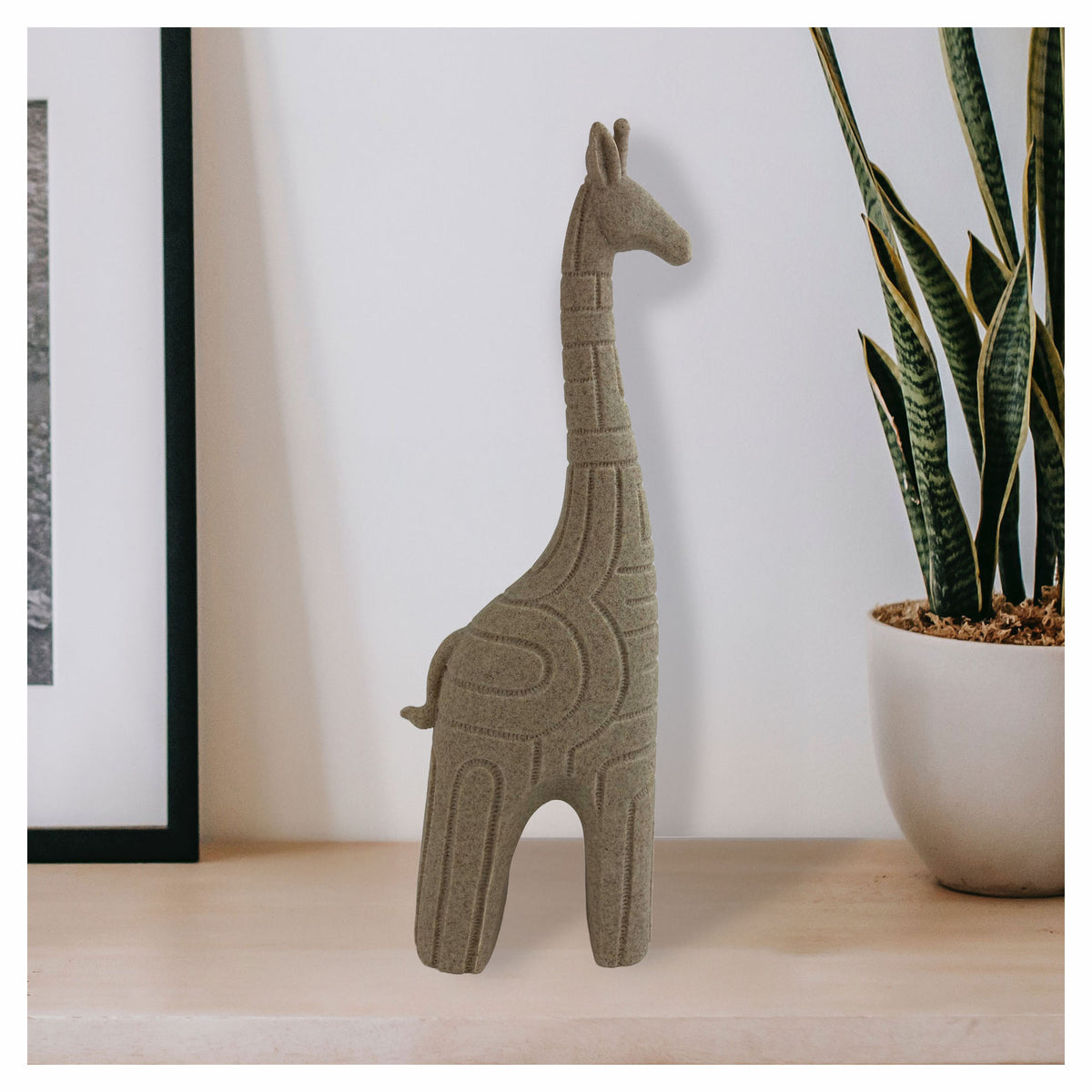 Grande statuette de girafe abstraite, 5-1/4" x 2-1/2" x 15"