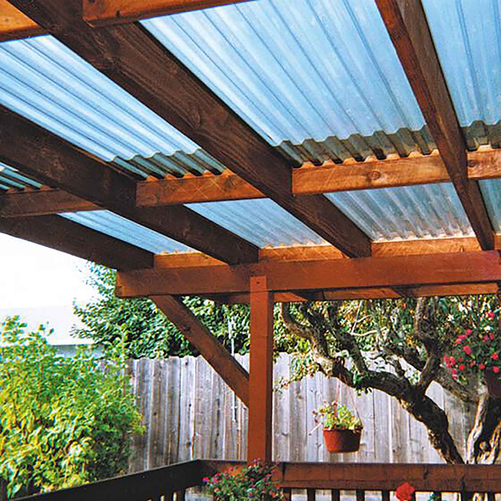 Panneau ondulé de toiture Palruf de 24" x 8', clair