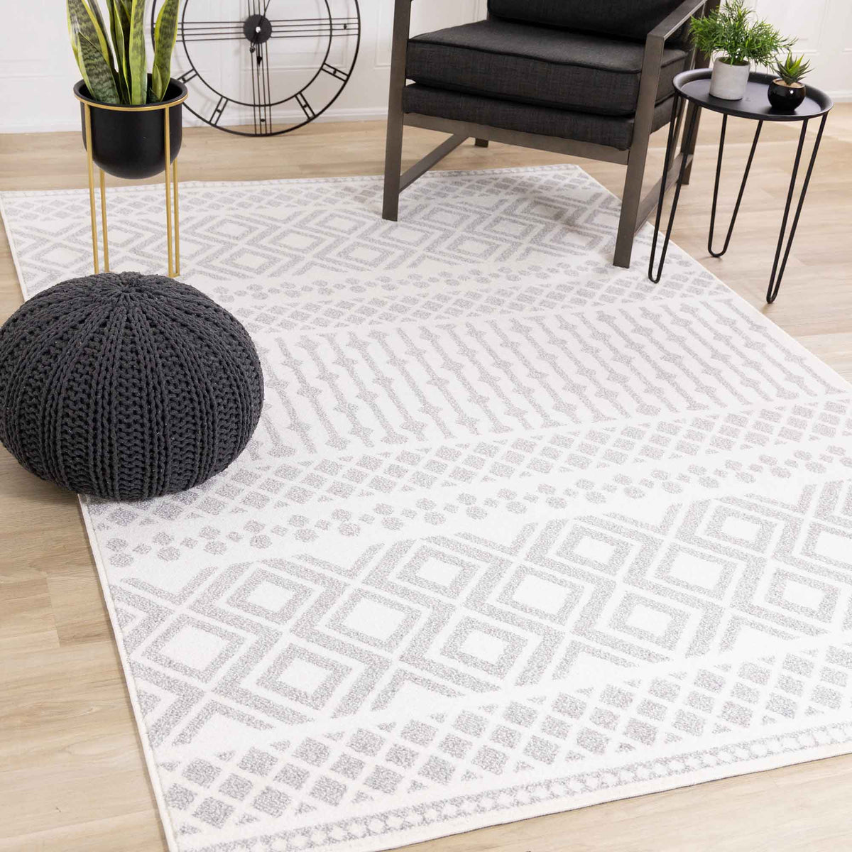 Tapis Century à motif Southwest, gris et blanc (91&quot; x 63&quot;)