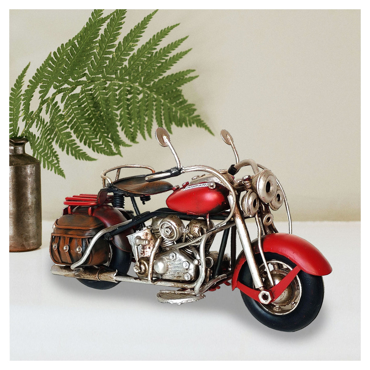 Moto classique en métal rouge, 7-2/4'' x 3-1/4'' x 4"