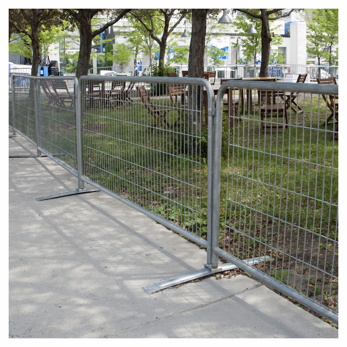 Base renforcée et galvanisée pour clôture de chantier, 34'' x 3-1/2'' x 14'' (2 unités)
