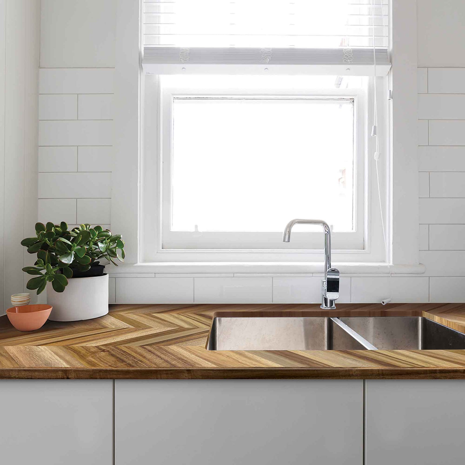 Comptoir en bois d’acacia chevron, 72" x 25-1/2" x 1-1/2"