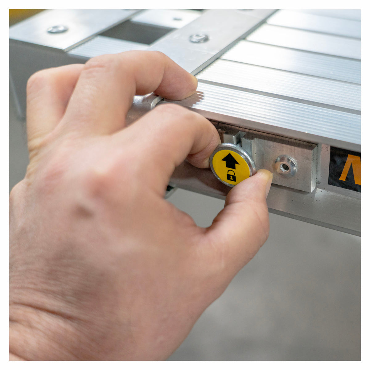 Plateforme extensible et ajustable en aluminium pour escabeaux, 8' à 13'