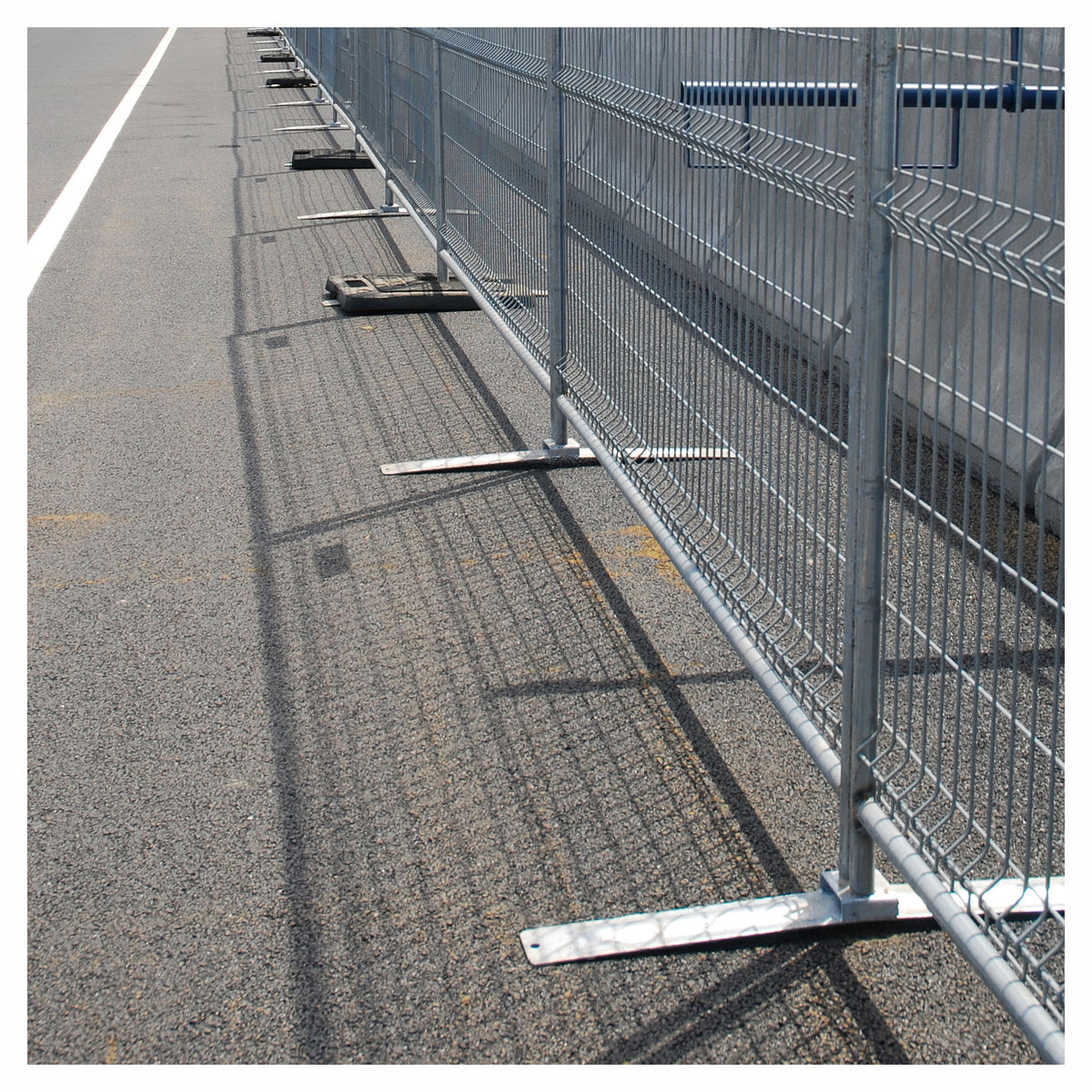 Base renforcée et galvanisée pour clôture de chantier, 34'' x 3-1/2'' x 14'' (2 unités)