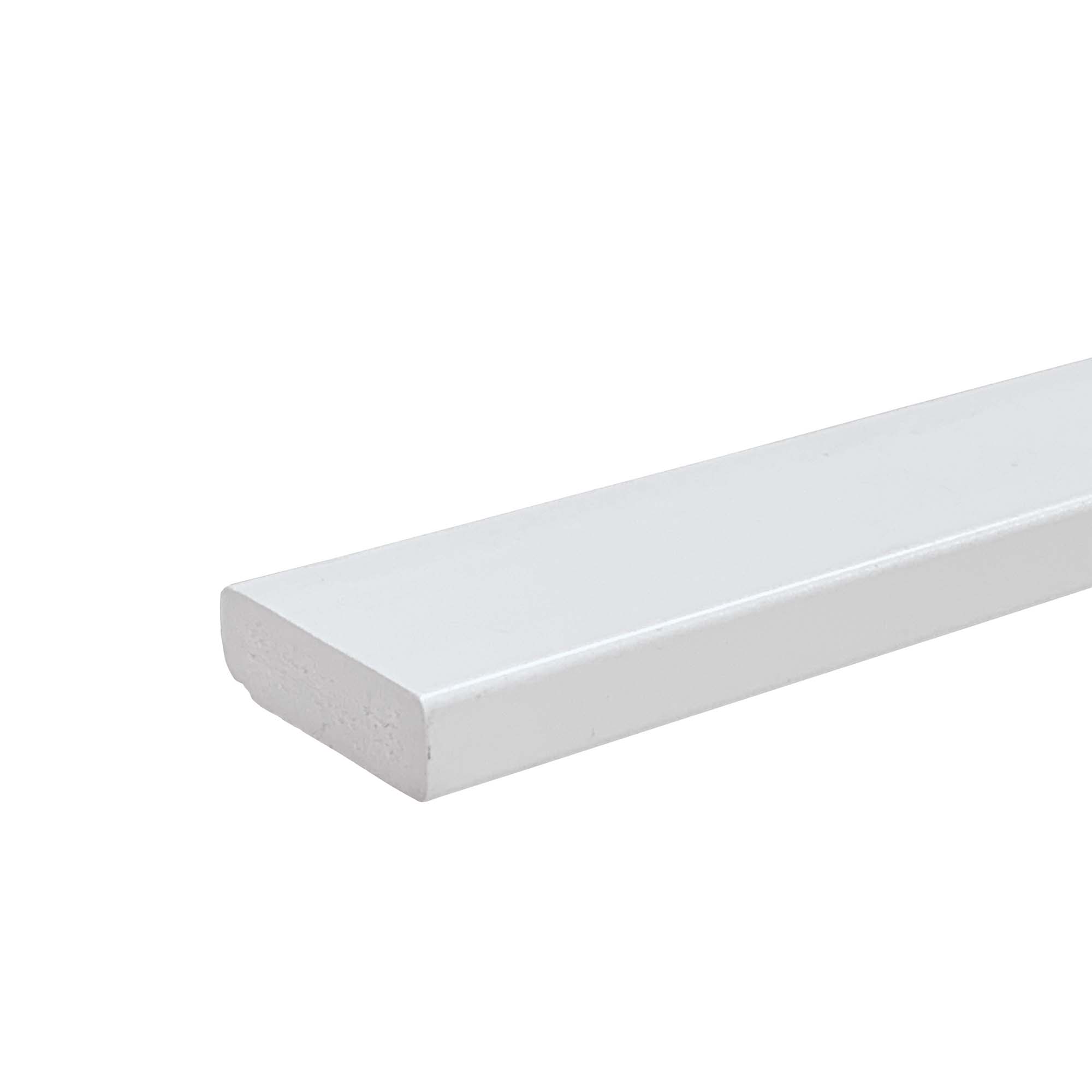 Moulure d'arrêt de porte en PVC blanc de 7/16" x 1-1/4" x 7'