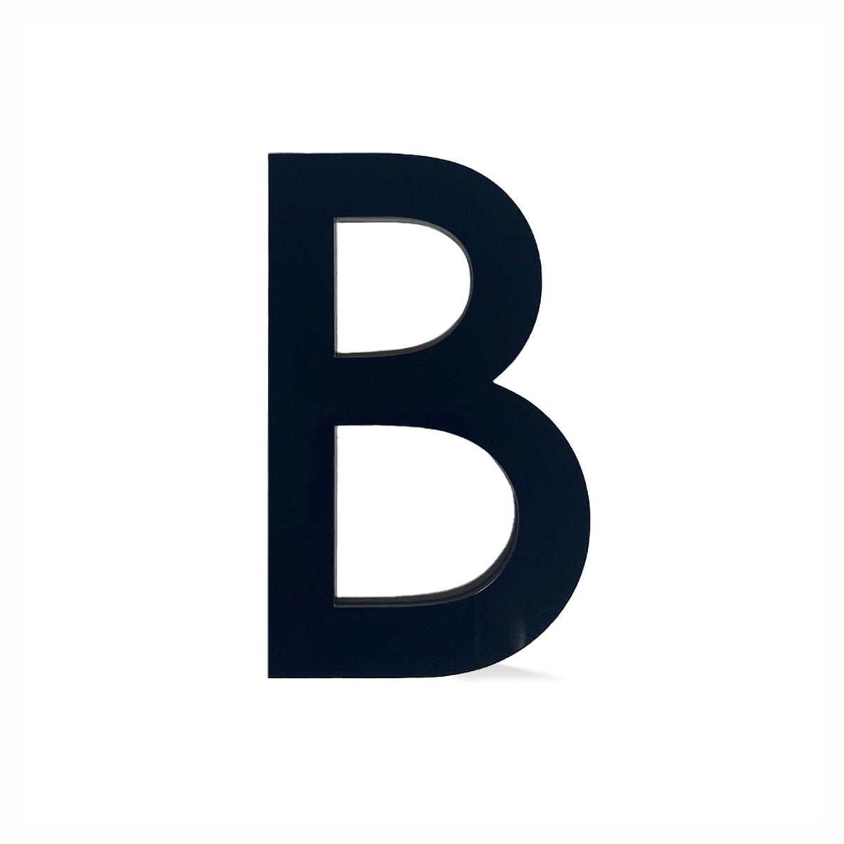Lettre autocollantee de 4" en plexiglas, "B" (noir)