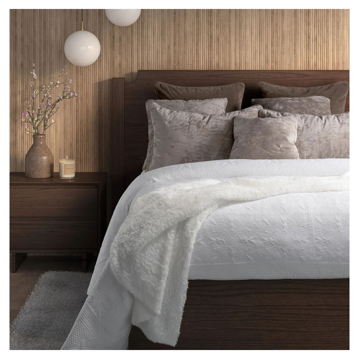 Courtepointe Carmen blanche avec un motif vintage, Queen