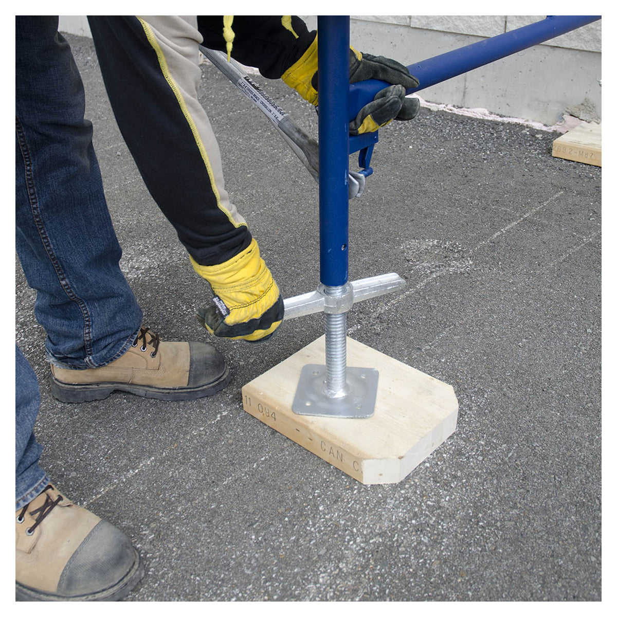 Vérin à vis galvanisé avec plaque, 24"