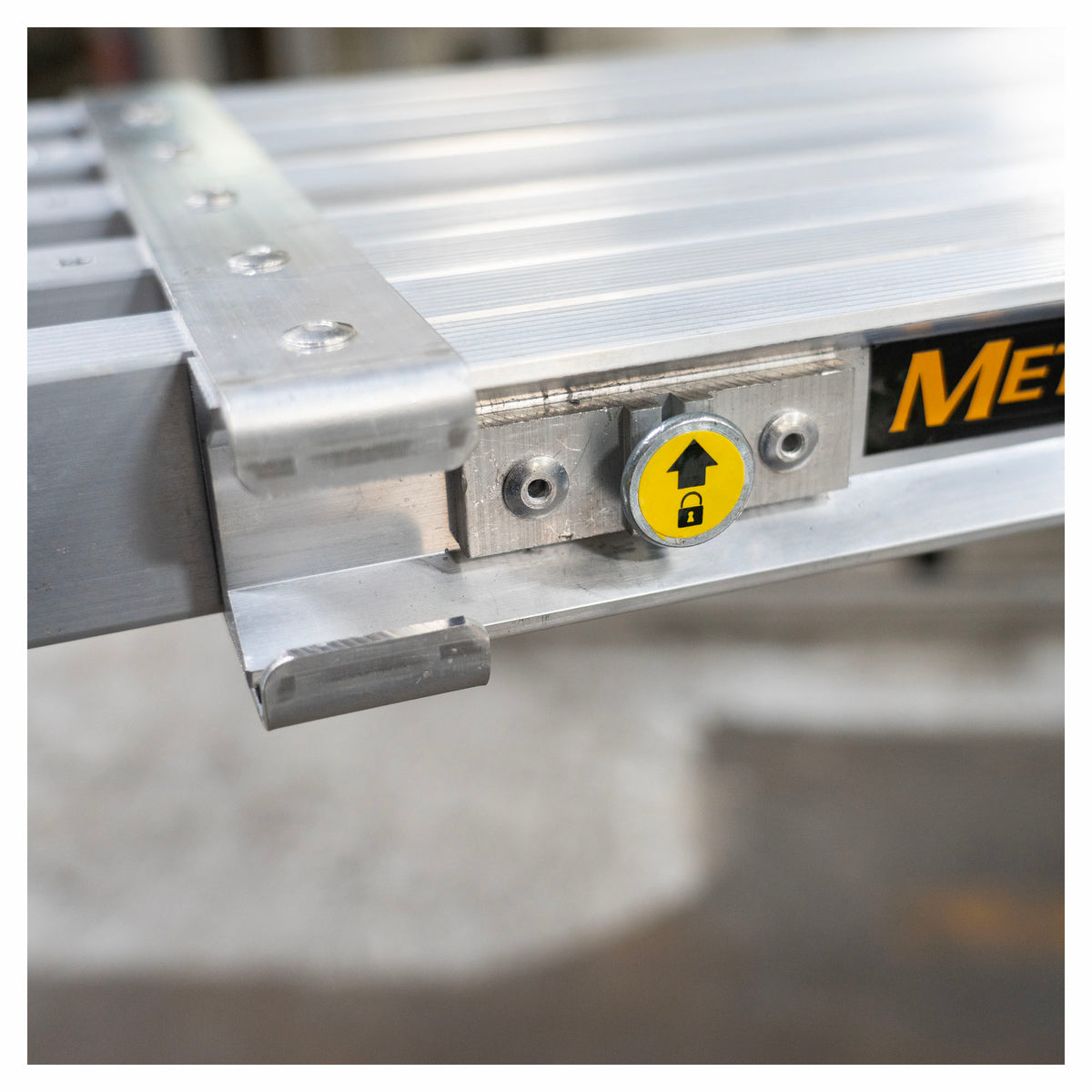 Plateforme extensible et ajustable en aluminium pour escabeaux, 8' à 13'