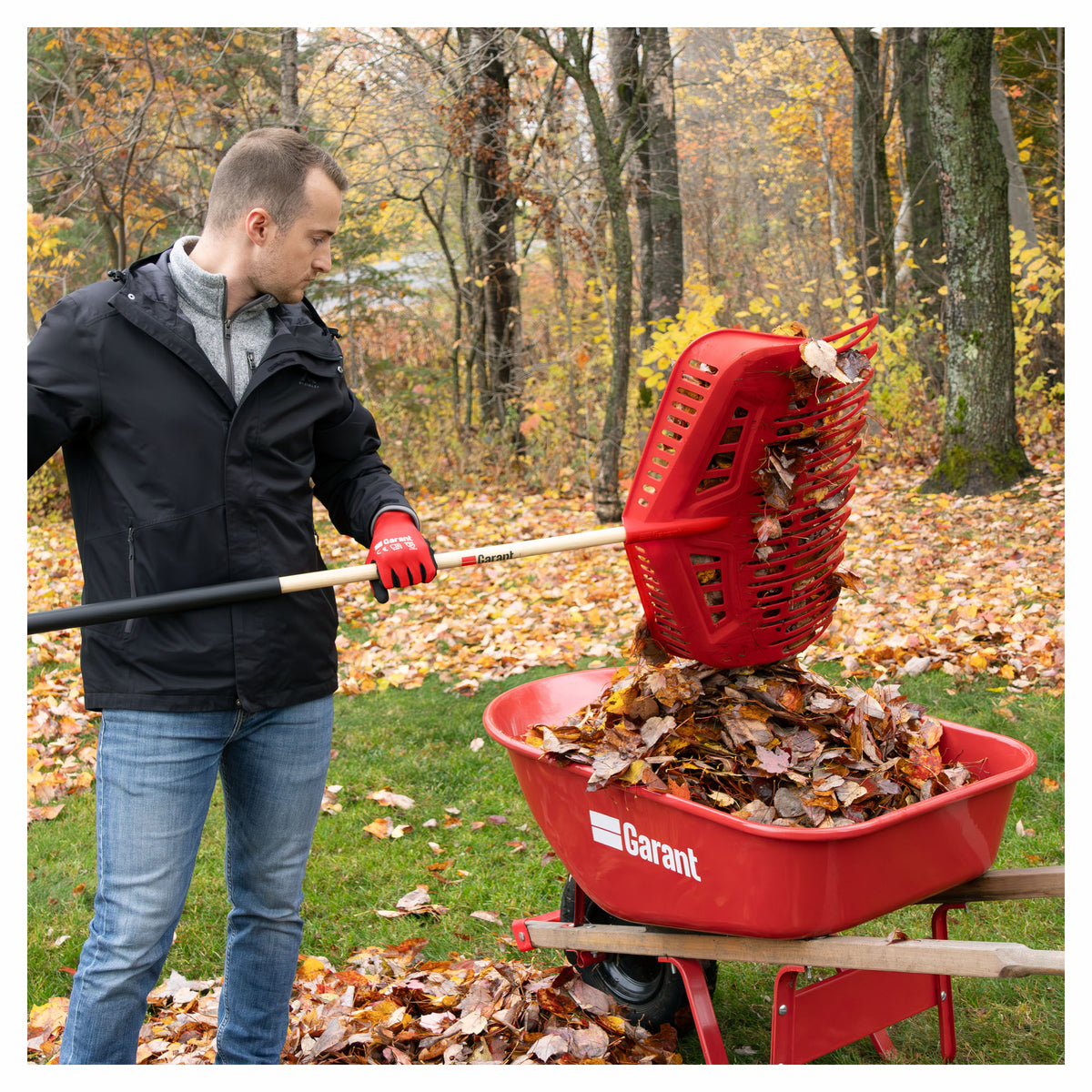 Balai ramasse-feuilles 2-en-1 Garant Premium, 24"