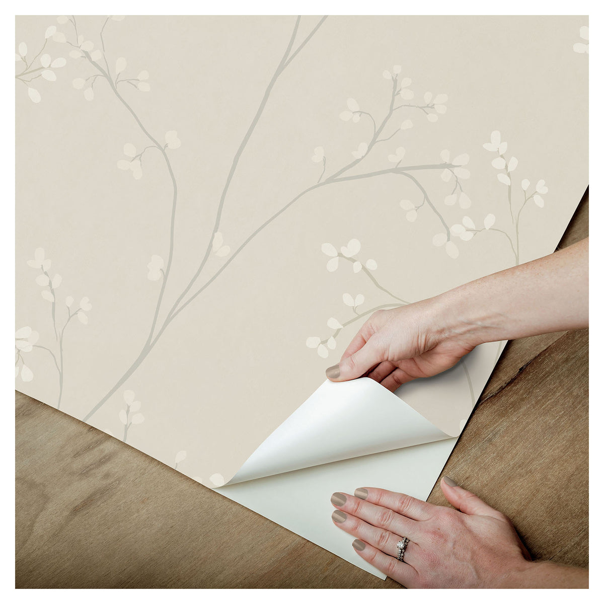 Papier peint adhésif à rayures florales, 20,5" x 18' (beige) 