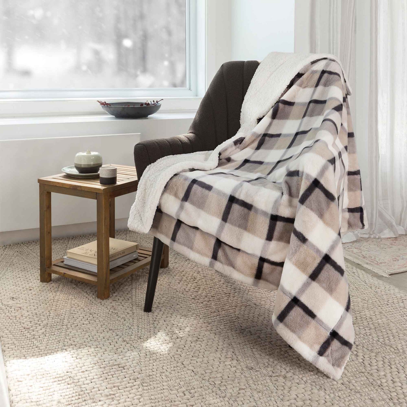 Jeté en fausse fourrure avec endos en sherpa, 48'' x 60'' (carrelé taupe)