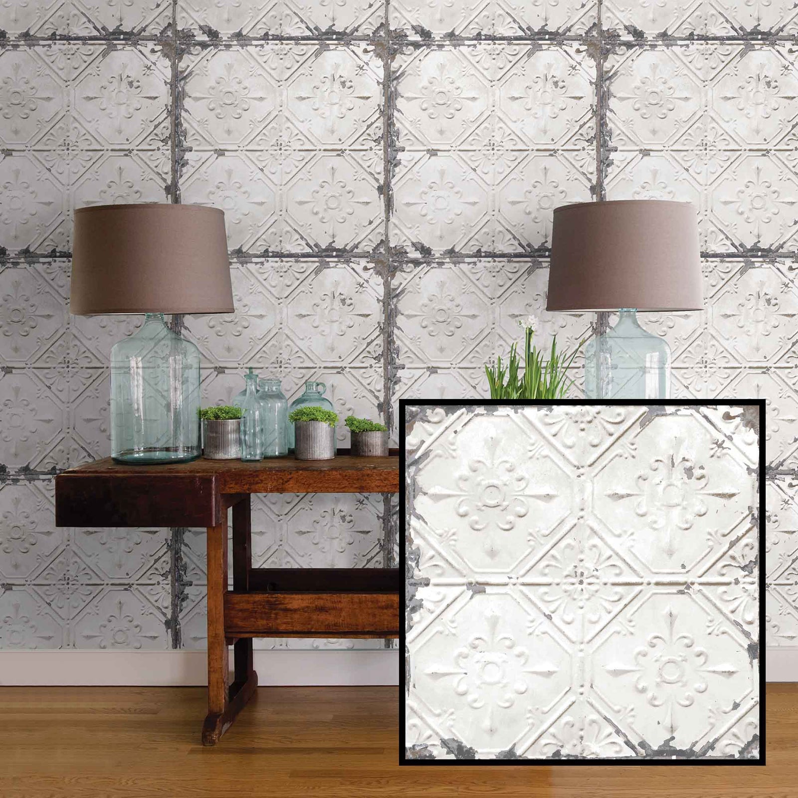 Papier peint ''peler et coller'' à motif de carreaux d'étain vintage, 20,5" x 18'