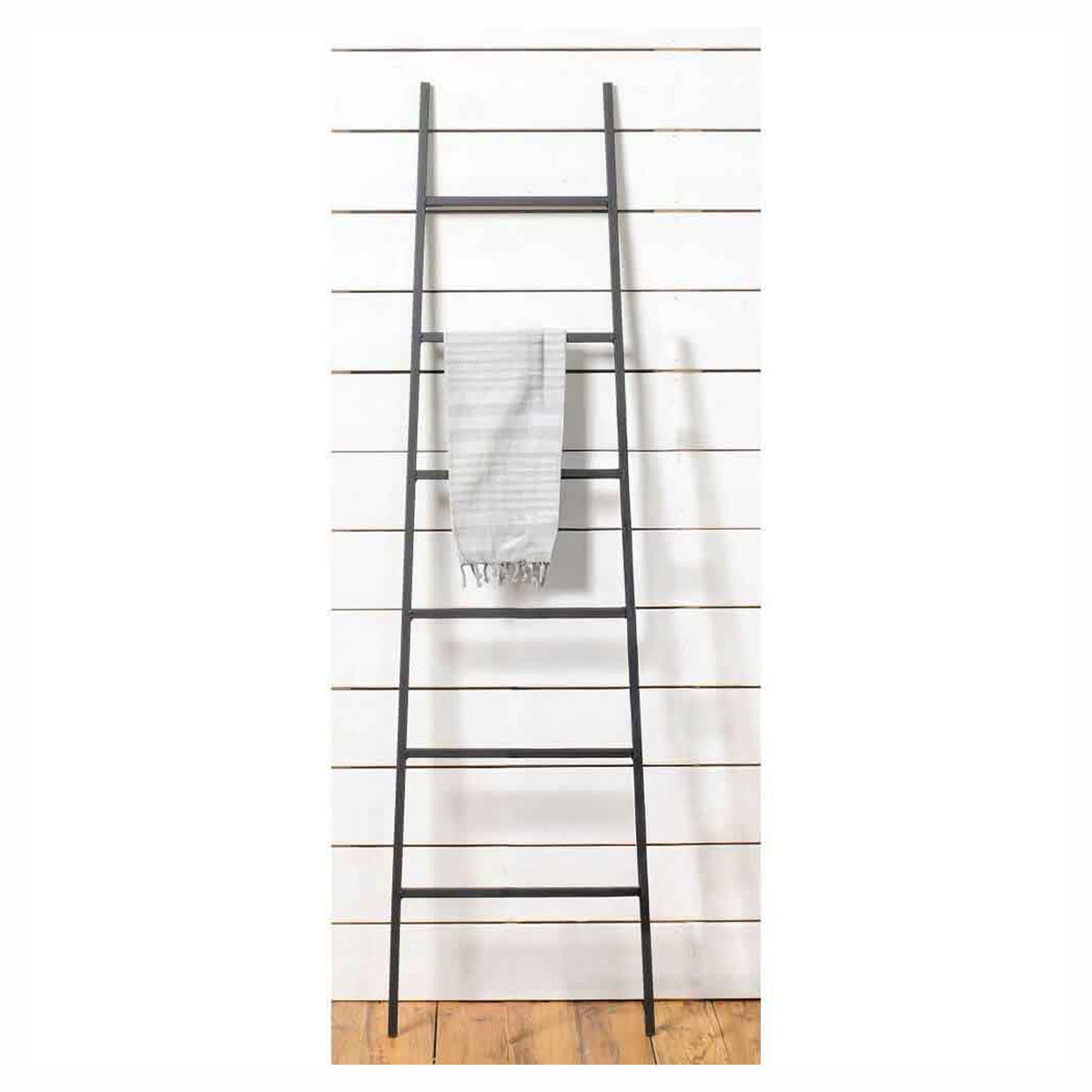 Échelle décorative en métal noir, 17,5" x 63"