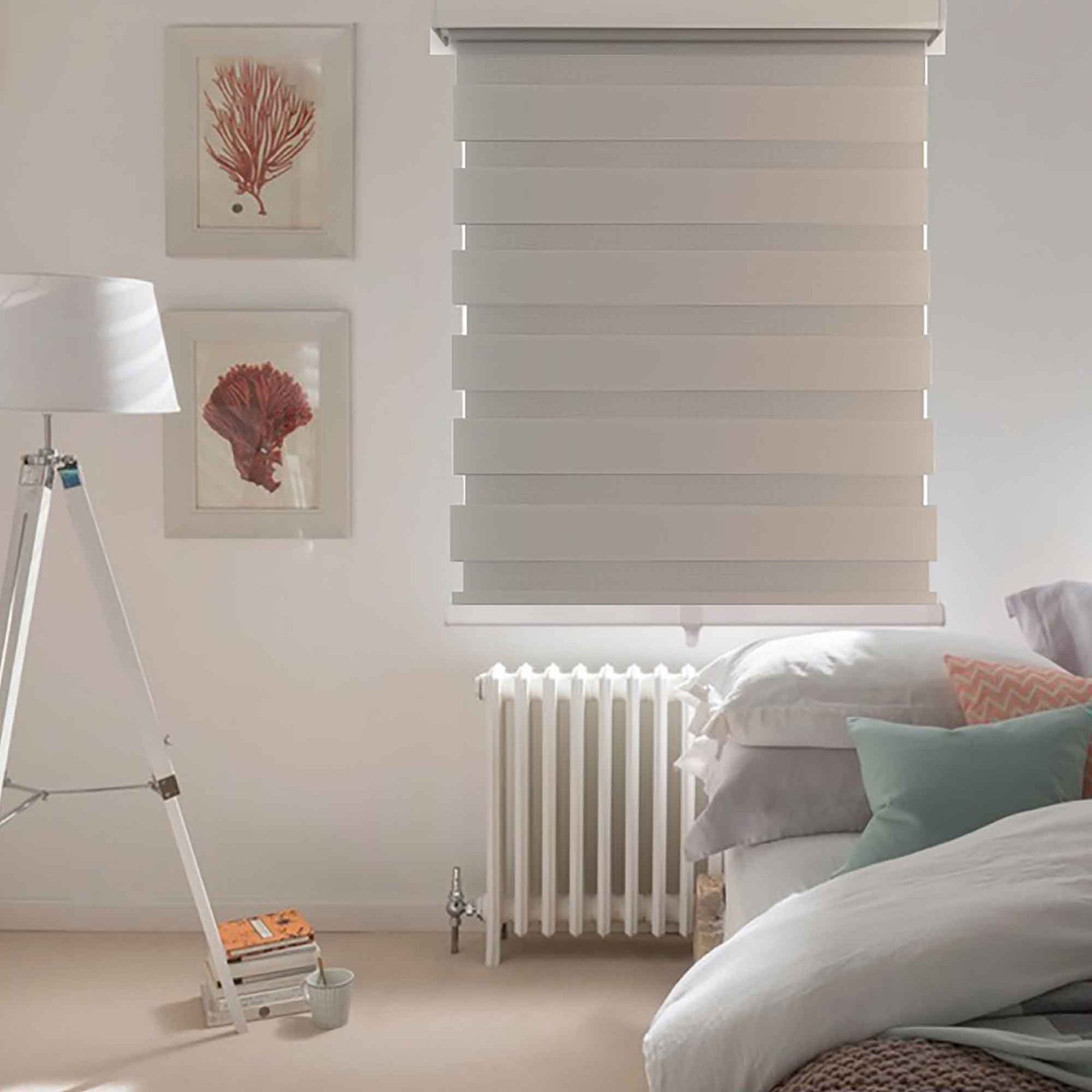 Store sans cordon en polyester gris, 24" x 84"