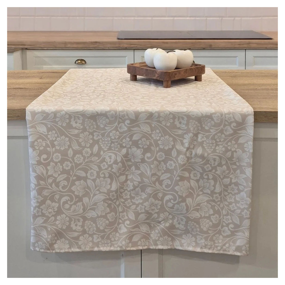 Nappe Keya beige avec un imprimé fleurie, 54" x 72"