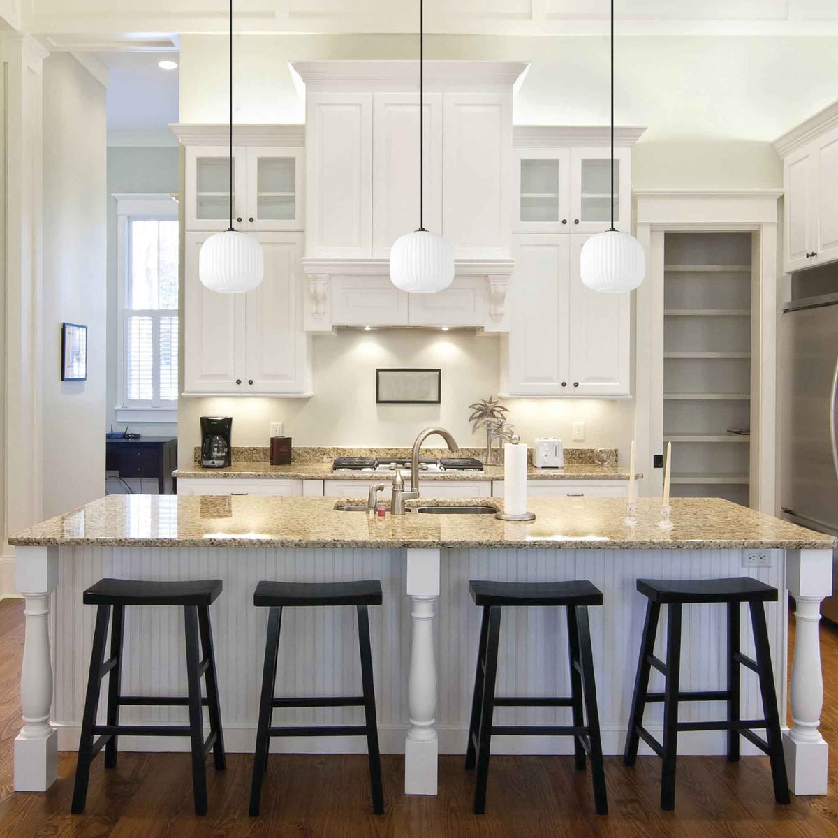 Luminaire suspendu Mantunalle à 1 lumière, verre blanc